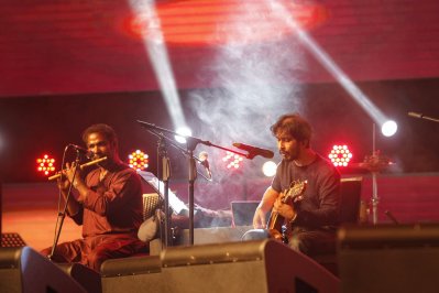 অর্ণব অ্যান্ড ফ্রেন্ডস