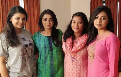 শান্তিপুরীর বাসিন্দারা