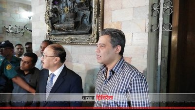 হর্ষবর্ধন শ্রিংলাকে স্বাগত জানাচ্ছেন মাহী বি. চৌধুরী