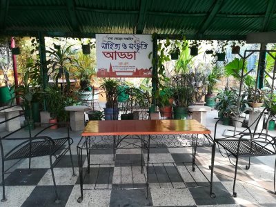 ঢাকা কেন্দ্র: যান্ত্রিক বিষণ্নতার শহরে নৈসর্গিক সৌন্দর্য