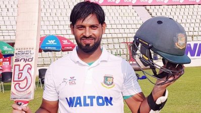সেঞ্চুরি করেছেন আব্দুল মজিদ