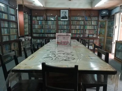 ঢাকা কেন্দ্র: যান্ত্রিক বিষণ্নতার শহরে নৈসর্গিক সৌন্দর্য