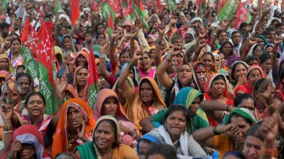 দাবি আদায়ে মুম্বাইতে কৃষক সমাবেশ, মুখ্যমন্ত্রীর লিখিত প্রতিশ্রুতি