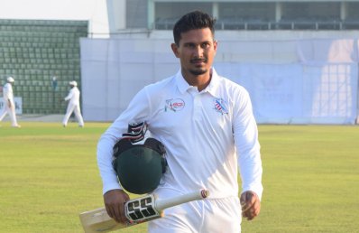 ৬ রানের জন্য সেঞ্চুরি বঞ্চিত ফজলে মাহমুদ।  