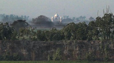 পাকিস্তানের পাঞ্জাব প্রদেশের নরওয়াল জেলায় রাভি নদীর পাড়ে গুরুদুয়ারা