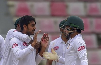 বিপজ্জনক হেটমায়ারকে ফিরিয়ে চা-বিরতিতে বাংলাদেশ