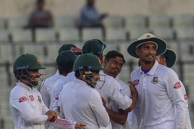 তাইজুলের ৫ উইকেটে জয় দেখছে বাংলাদেশ
