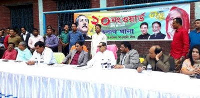 আলোচনাসভায় রাশেদ খান মেননসহ অতিথিরা