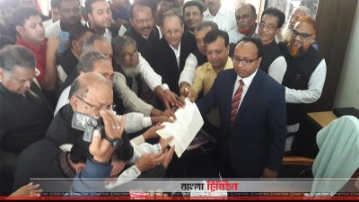 আ.লীগ নেতারা প্রধানমন্ত্রী শেখ হাসিনার পক্ষে মনোনয়ণপত্র জমা দিচ্ছেন 