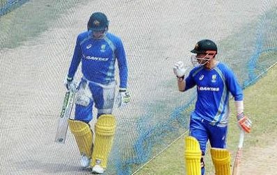 নেটে ব্যাট করছেন ওয়ার্নার ও স্মিথ।