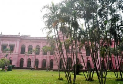 বুড়িগঙ্গার তীরে ইতিহাস ও ঐতিহ্যের আহসান মঞ্জিল
