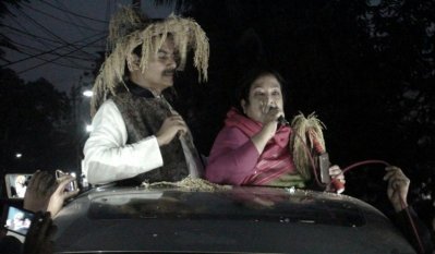 হারুন-অর-রশিদকে সংম্বর্ধনা দেন নেতাকর্মীরা