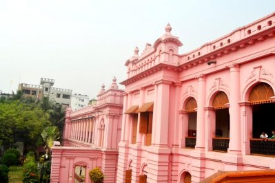বুড়িগঙ্গার তীরে ইতিহাস ও ঐতিহ্যের আহসান মঞ্জিল