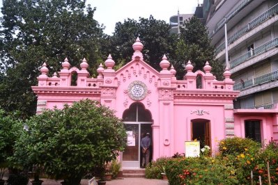 বুড়িগঙ্গার তীরে ইতিহাস ও ঐতিহ্যের আহসান মঞ্জিল