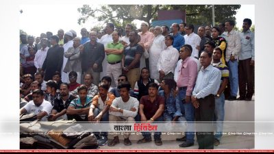 জুতা পায়ে শহীদ মিনারের বেদিতে বিএনপি নেতাকর্মীরা