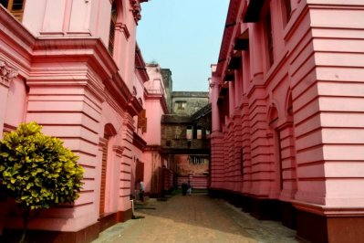 বুড়িগঙ্গার তীরে ইতিহাস ও ঐতিহ্যের আহসান মঞ্জিল
