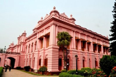 বুড়িগঙ্গার তীরে ইতিহাস ও ঐতিহ্যের আহসান মঞ্জিল