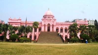 বুড়িগঙ্গার তীরে ইতিহাস ও ঐতিহ্যের আহসান মঞ্জিল