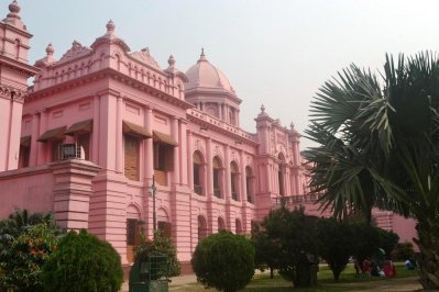 বুড়িগঙ্গার তীরে ইতিহাস ও ঐতিহ্যের আহসান মঞ্জিল