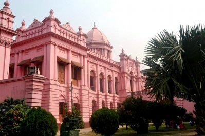 বুড়িগঙ্গার তীরে ইতিহাস ও ঐতিহ্যের আহসান মঞ্জিল