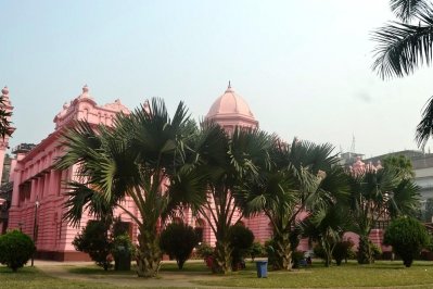 বুড়িগঙ্গার তীরে ইতিহাস ও ঐতিহ্যের আহসান মঞ্জিল