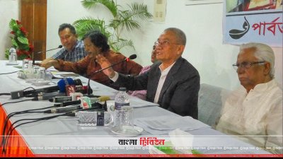 সংবাদ সম্মেলনে সন্তু লারমা