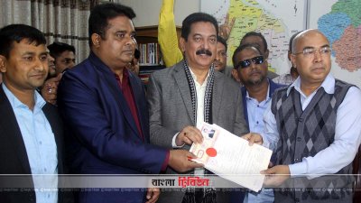 রংপুরে এরশাদের পক্ষে মনোনয়নপত্র জমা দেন মশিউর রহমান রাঙ্গা