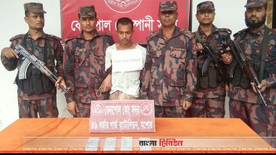 বেনাপোলে ৪০ হাজার ডলারসহ হুন্ডি ব্যবসায়ী আটক