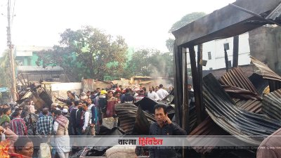 আগুনে দোকান পুড়ে ছায়