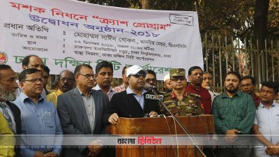 মশক নিধন কার্যক্রমের উদ্বোধন অনুষ্ঠানে মেয়র সাঈদ খোকন (ছবি: নাসিরুল ইসলাম)
