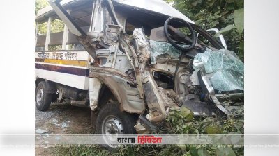 দুর্ঘটনার পর দুমড়ে মুচড়ে যাওয়া লেগুনা