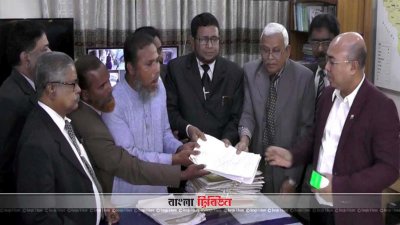 অধ্যাপক গোলাম রব্বানীর পক্ষে মনোনয়নপত্র জমা দিচ্ছেন ওমর ফারুখ