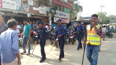 বাসাইলে ছাত্রলীগের পদবঞ্চিতদের সড়ক অবরোধ, পুলিশের লাঠিচার্জ