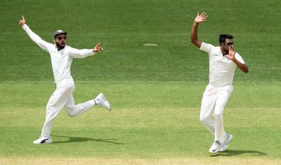 অশ্বিনের স্পিনে চাপে অস্ট্রেলিয়া
