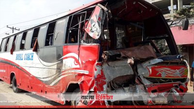দুর্ঘটনা কবলিত বাস