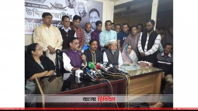 ফেনীতে সাংবাদিকদের সঙ্গে কথা বলছেন ওবায়দুল কাদের