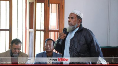 মতবিনিময় সভায় বক্তব্য রাখছেন একজন মুক্তিযোদ্ধা