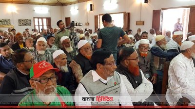 কাজী নাবিল আহমেদের সঙ্গে মতবিনিময় অনুষ্ঠানে আগত যশোর জেলার মুক্তিযোদ্ধাদের একাংশ
