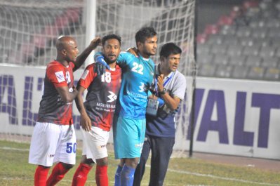 জয়ের পর বসুন্ধরার উল্লাস।
