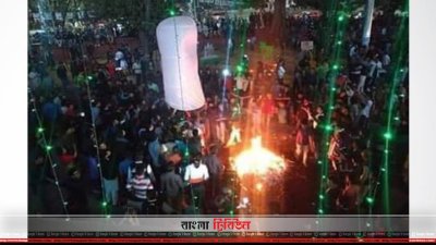 বিজয় দিবসের প্রথম প্রহরে ঢাকা বিশ্ববিদ্যালয় ক্যাম্পাস