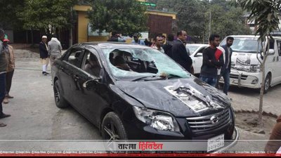 ভাঙচুর হওয়া লতিফ সিদ্দিকীর গাড়ি
