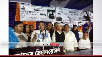  মঙ্গলবার রাতে সাবরাং ইউপির নয়াপাড়া আলহাজ নবী হোসাইন উচ্চ বিদ্যালয় মাঠে নির্বাচনি সভায় বক্তব্য রাখছেন আবদুর রহমান বদি