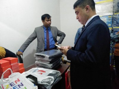 অবৈধ মোবাইল ফোন ও জ্যামার আটক