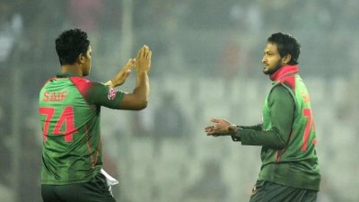 সাকিবের শিকার ৫ উইকেট