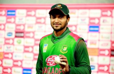 সেরা বোলিংয়ের স্মারক নিশ্চয়ই হাতছাড়া করবেন না সাকিব