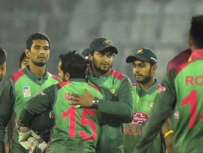 জয়ের পর ম্যাচের একটি মুহূর্ত।