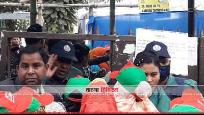 নারী পুলিশের অবস্থান 