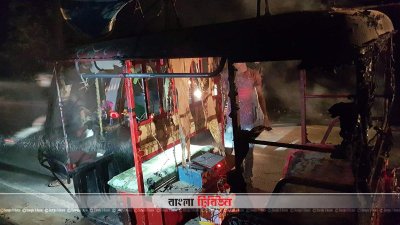 উখিয়ায় নৌকার প্রচারণার গাড়িতে অগ্নিসংযোগ
