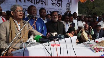সৈয়দপুরে নির্বাচনি জনসভায় বক্তব্য রাখছেন মির্জা ফখরুল ইসলাম আলমগীর