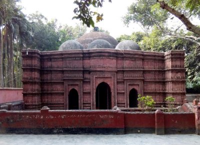 ঐতিহাসিক গোড়ার মসজিদ (ছবি: রিয়াদ হাসান)